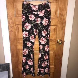 No Boundaries bell bottom leggings